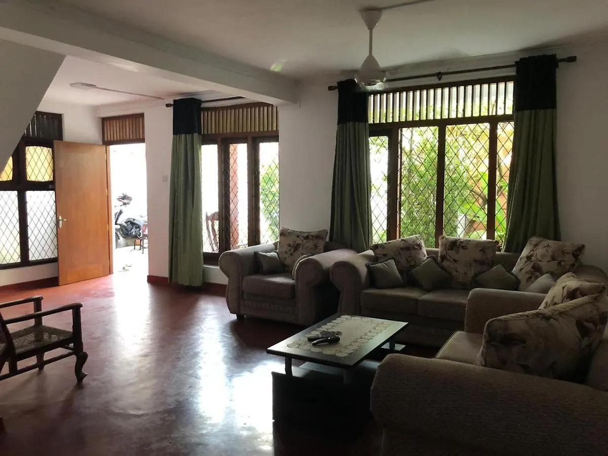 別荘 Central Residence Rajagiriya-Entire House スリ・ジャヤワルダナプラ・コッテ スリランカ